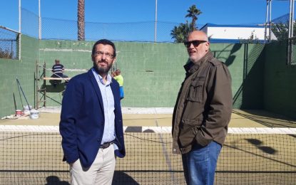 El alcalde visita el Club de Pádel y Tenis Santa Bárbara donde ya se han iniciado las obras para su apertura