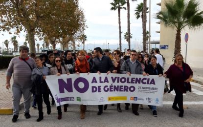 La Línea conmemora el 25 de noviembre con una conferencia sobre violencia en las relaciones y una manifestación contra la violencia de género