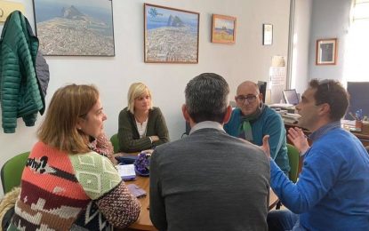Educación aborda con el IES Mediterráneo la organización de una carrera solidaria con motivo del Día de la Paz