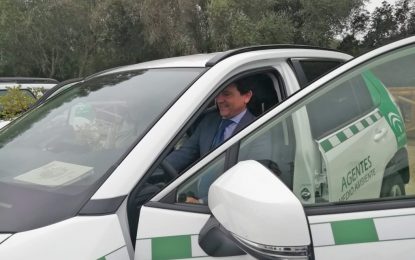 La Junta entrega siete vehículos nuevos a agentes de Medio Ambiente de la provincia