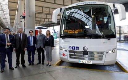 Marifrán Carazo anuncia un servicio directo de autobús entre las ciudades de Cádiz y Huelva