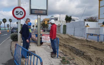 La empresa FCC Aqualia retoma las obras de la vía de servicio de la Avenida de España