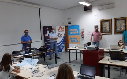 Juventud y Omnium Lab abordan con la Unión Deportiva la celebración de talleres para jóvenes en su sede