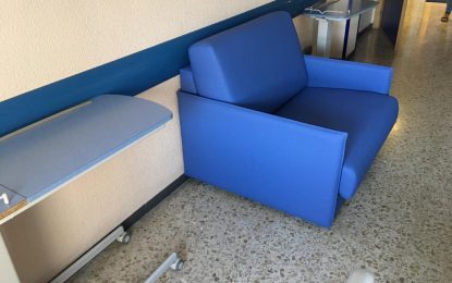 Las unidades de Pediatría de los Hospitales de Algeciras y La Línea incorporan 20 sillones donados por la Fundación El Gancho Infantil