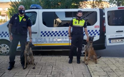 Dos agentes de la Policía Local participan en un curso sobre guías caninos en Almendralejo