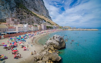 Un ciudadano polaco fallece en Gibraltar cuando nadaba con su mujer en La Caleta