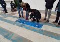 El alcalde ha participado esta mañana en el pintado de pasos de peatones con pictogramas para favorecer la movilidad de niños/as con autismo