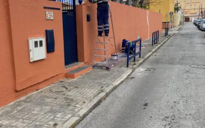 Mantenimiento Urbano prepara un dispositivo de pintura y adecentamiento de centros educativos durante el verano
