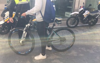 La Policía Local extrema la vigilancia sobre la circulación de bicicletas y vehículos de uso personal por aceras y calles peatonales con la imposición de sanciones de hasta 200 euros
