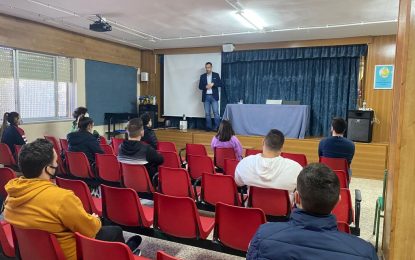 El alcalde ofreció una charla sobre el nuevo PGOU a estudiantes de Bachillerato del Instituto Machado