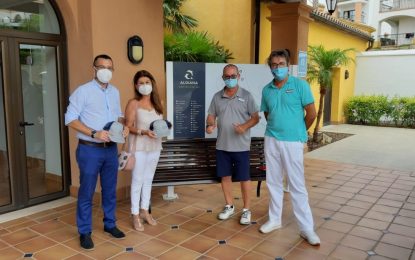 El alcalde y la concejal de Turismo visitan el hotel Aldiana Alcaidesa tras su reapertura