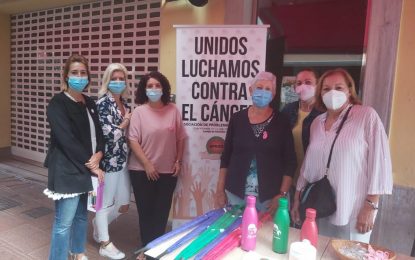 La concejal de Salud ha participado en las mesas informativas de Apron con motivo del Día Mundial Contra el Cáncer de Mama