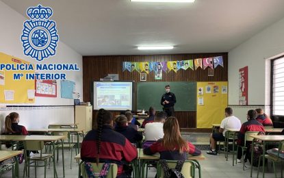 La Policía Nacional inicia de forma presencial las charlas ofertadas los centros educativos de La Línea de la Concepción