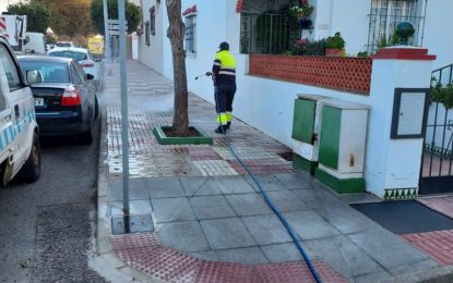 Acometidos trabajos de limpieza con agua a presión en las inmediaciones del hospital comarcal