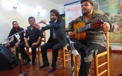 Antonio Reyes deleitó con su cante en la Peña Flamenca Linense