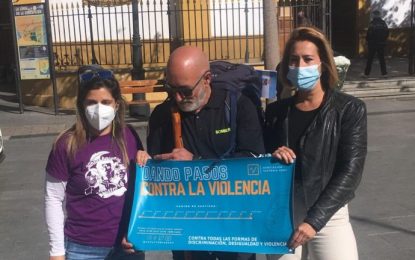 Zuleica Molina agradece a Jesús Domínguez la realización del proyecto ‘Dando pasos contra la violencia’ a lo largo de 1400 kilómetros  del Camino de Santiago