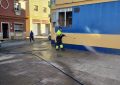 Acometidos trabajos de limpieza con agua a presión en la zona centro y en la barriada de Periáñez