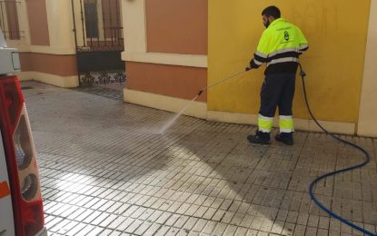 Los trabajos de limpieza con agua a presión se han desarrollado en la zona centro de la ciudad