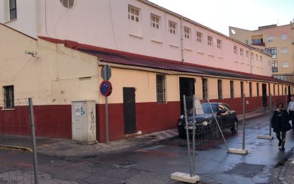 La UTE adjudicataria de las obras del Mercado de La Concepción procede al vallado perimetral del edificio como paso previo al inicio de las obras