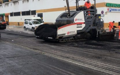 Los trabajos del VI Plan de Asfaltado y Reurbanización continúan a buen ritmo por la calle Rocío