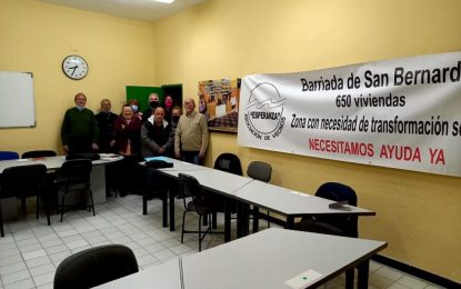 Izquierda Unida y Podemos La Línea se reúnen con la Asociación de Vecinos La Esperanza, en San Bernardo, tomando nota de todas sus quejas y reivindicaciones