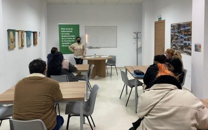 Residentes en Junquillos y Atunara reciben sendos talleres formativos sobre ayudas sociales con el  Plan Local de Intervención en Zonas Desfavorecidas