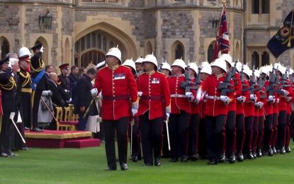 El Gobierno aplaude la ceremonia real en el Castillo de Windsor para la entrega de las nuevas Banderas a su regimiento