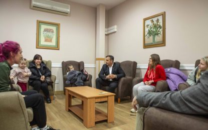 El Gobierno de Gibraltar recibe a siete refugiados ucranianos con relación con Gibraltar