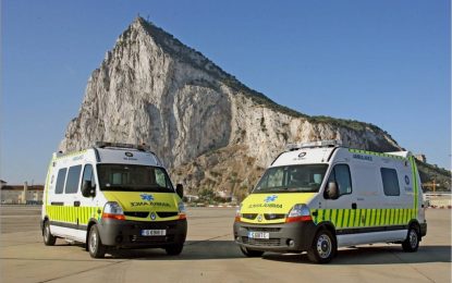 Se aplican las restricciones del transporte comercial para entrar a España a las ambulancias de Gibraltar