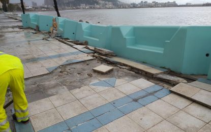 Carreteras aprueba una inversión de casi 1,6 millones de euros para la reparación de emergencia del paseo marítimo de Poniente, en La Línea,  por los daños del temporal de abril