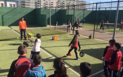 Más de 600 alumnos participan en el programa de Pádel y Tenis incluido en la Oferta Educativa Municipal