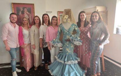 Elección de los trajes de las damas de la próxima Feria de La Línea