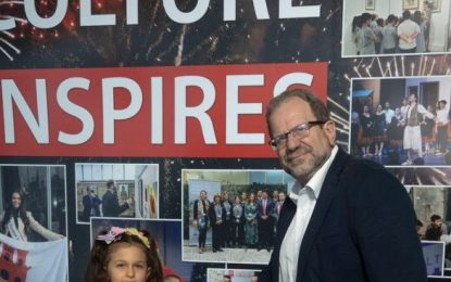 El Ministro de Cultura felicita a Alma Belle, la joven de 7 años ganadora del Campeonato de España de Puzles 2022