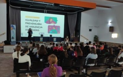 Técnicas del Centro Municipal de Información a la Mujer imparten charlas en centros educativos sobre Igualdad y Prevención de Violencia  de Género