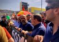 El linense Alvaro Cuadros, al lado del líder nacional de Vox, Santiago Abascal, en la manifestación de Cádiz