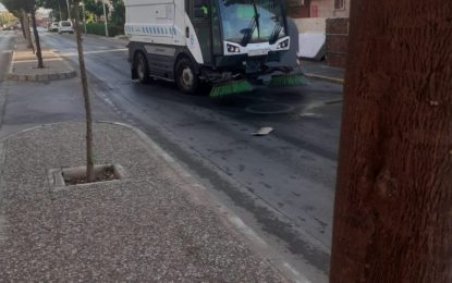 Limpieza agradece la colaboración ciudadana en la ejecución de trabajos especiales de baldeo y barrido mecánico en distintos viales y acerados de la ciudad