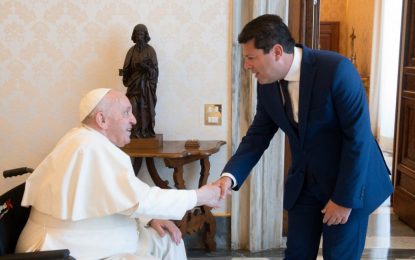 Su Santidad, el Papa Francisco, recibió al Ministro Principal, a Justine Picardo y a sus hijos en una Audiencia Privada en el Vaticano