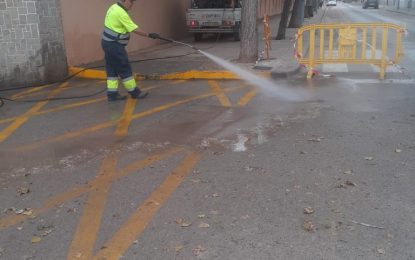 El Ayuntamiento desarrolla un dispositivo especial de limpieza en la Avenida de la Banqueta
