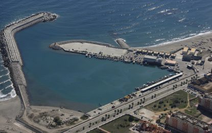 La Junta licita la obra de modernización de la lonja del puerto de La Atunara