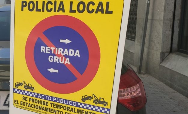 Policía Local alerta de la prohibición de estacionamiento en la calle Clavel ante la manifestación del VI Orgullo LGTBI+