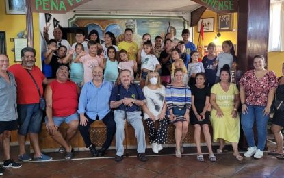 La Peña Flamenca Cultural Linense ofrece una jornada de formación a los integrantes del campamento de verano de Nakera Romi