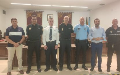 El alcalde ha recibido a dos policías alemán y portugués participantes en el programa de intercambio “Comisarías Europeas”