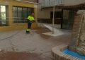 Limpieza acomete trabajos especiales de riego mecánico y baldeo en la barriada de La Atunara
