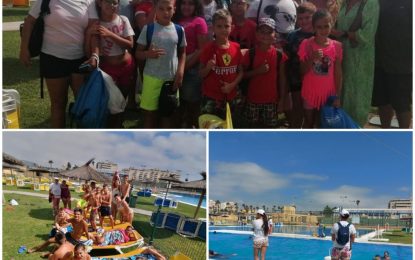 Menores del programa de prevención de drogodependencias realizaron actividades  en  la piscina municipal