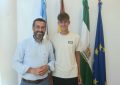 El alcalde recibe a Diego García, subcampeón de España de pádel en categoría cadete