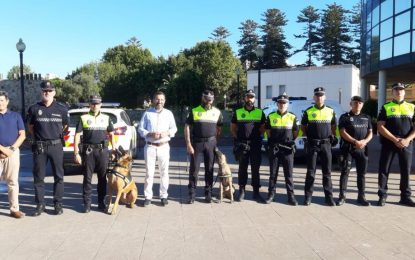 El alcalde recibe a la Unidad Canina y otros agentes de la Policía Local tras el agradecimiento del comisario de la Policía Nacional por su colaboración en ciertas investigaciones