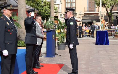 Rafael Aradas, intendente de la Policía Local, recibió la Cruz al mérito policial con distintivo blanco