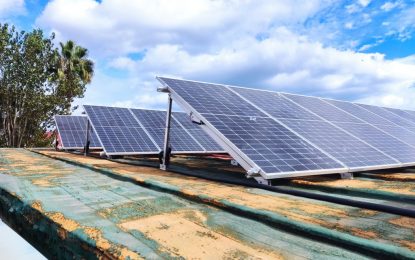 Infraestructuras confirma la entrada en servicio del sistema de generación eléctrica mediante paneles solares en ocho centros educativos del municipio