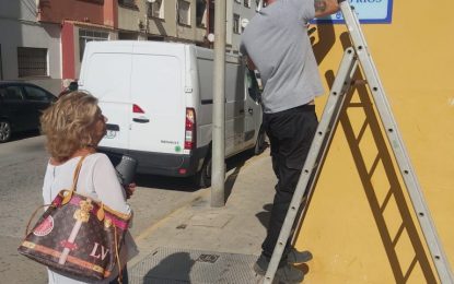 El Ayuntamiento ha renovado un total de 120 placas identificativas en  83 calles de la ciudad