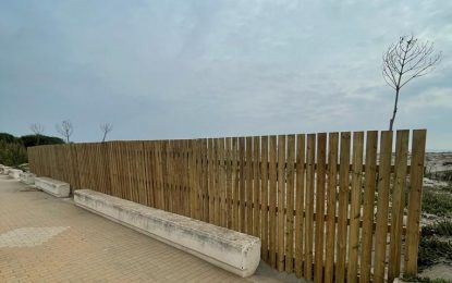 Playas instala muros de tablestacas en el litoral para dificultar la salida de arena